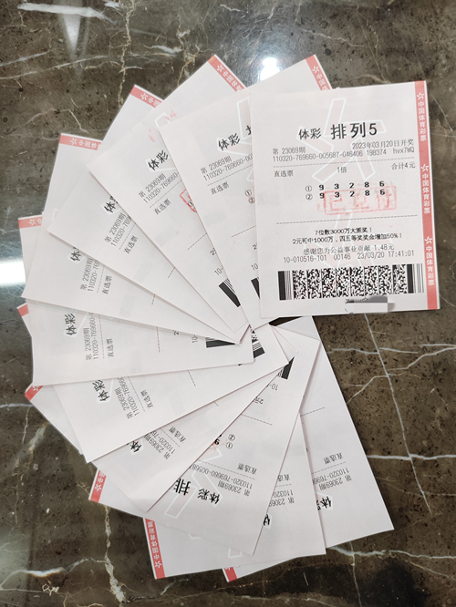 注重仪式感 扬州老爷子喜中体彩排列5奖金190万_副本.png