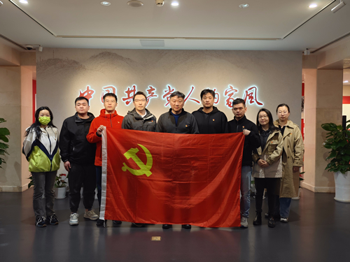南京市体彩中心组织党员参观中国共产党人的家风展_副本.jpg