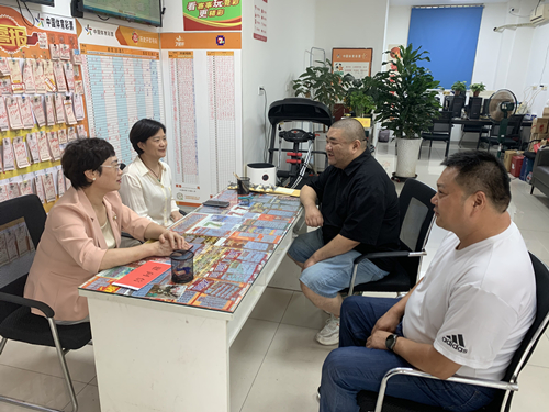 淮安体彩开展“夏日送清凉”活动 (2)_副本.jpg