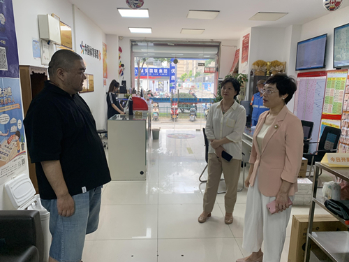 淮安体彩开展“夏日送清凉”活动 (3)_副本.jpg