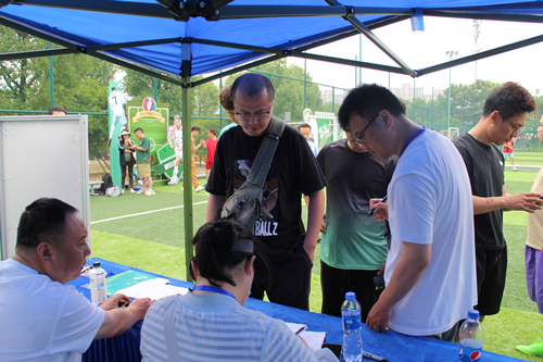 趣射欧洲杯!扬州市首届“体彩杯”快乐足球趣味射门比赛顺利开赛 (4)_副本.jpg