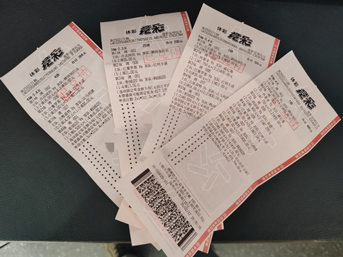 体彩公益与兴趣的碰撞 扬州购彩者喜中竞彩奖金20万多_副本.jpg