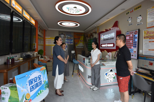 淮安体彩开展2025年夏季保安全 送清凉网点慰问活动(4)_副本.jpg