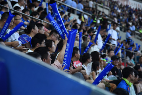 11万助威棒汇成公益蓝海 扬州体彩“燃动”苏超赛场内外 (5)_副本.jpg