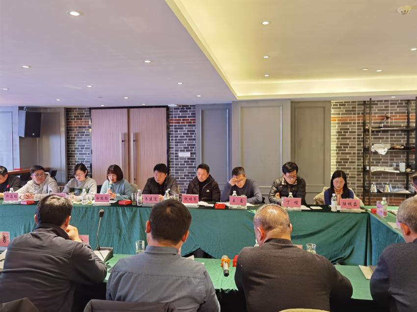 连云港体彩党支部专题研讨：党建红引领服务驿站 赋能公益体彩新发展.jpg