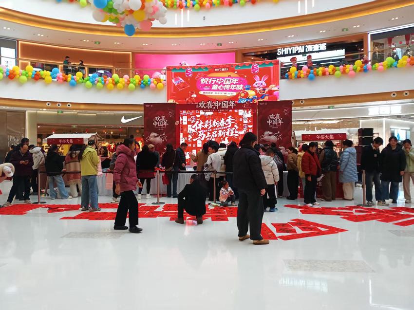 淮安市涟水县体彩中心开展“体彩新春季  马上启新程”免费公益送春联活动 (2).jpg