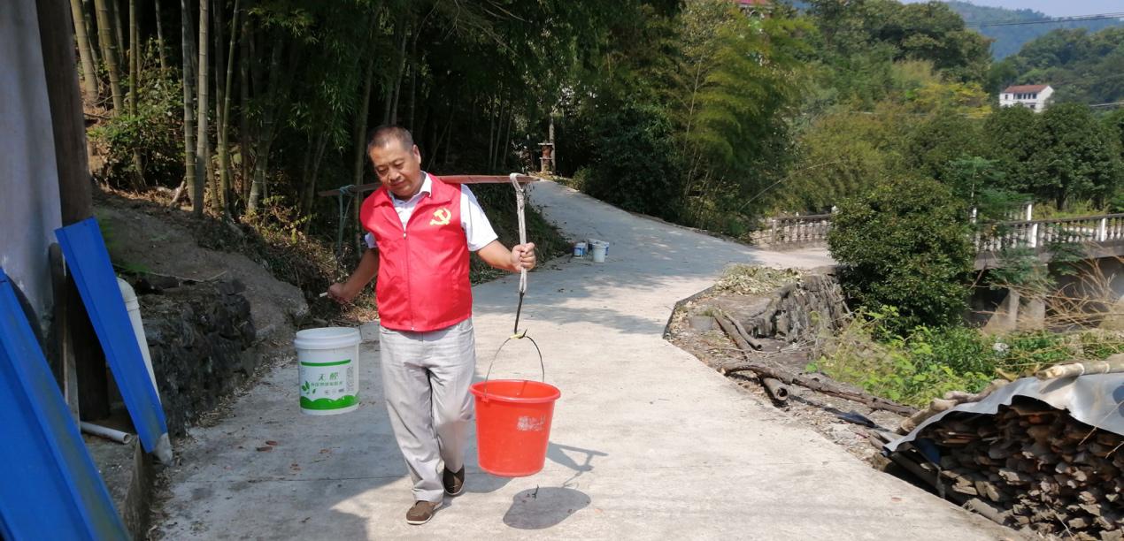 小孩走在路上

描述已自动生成