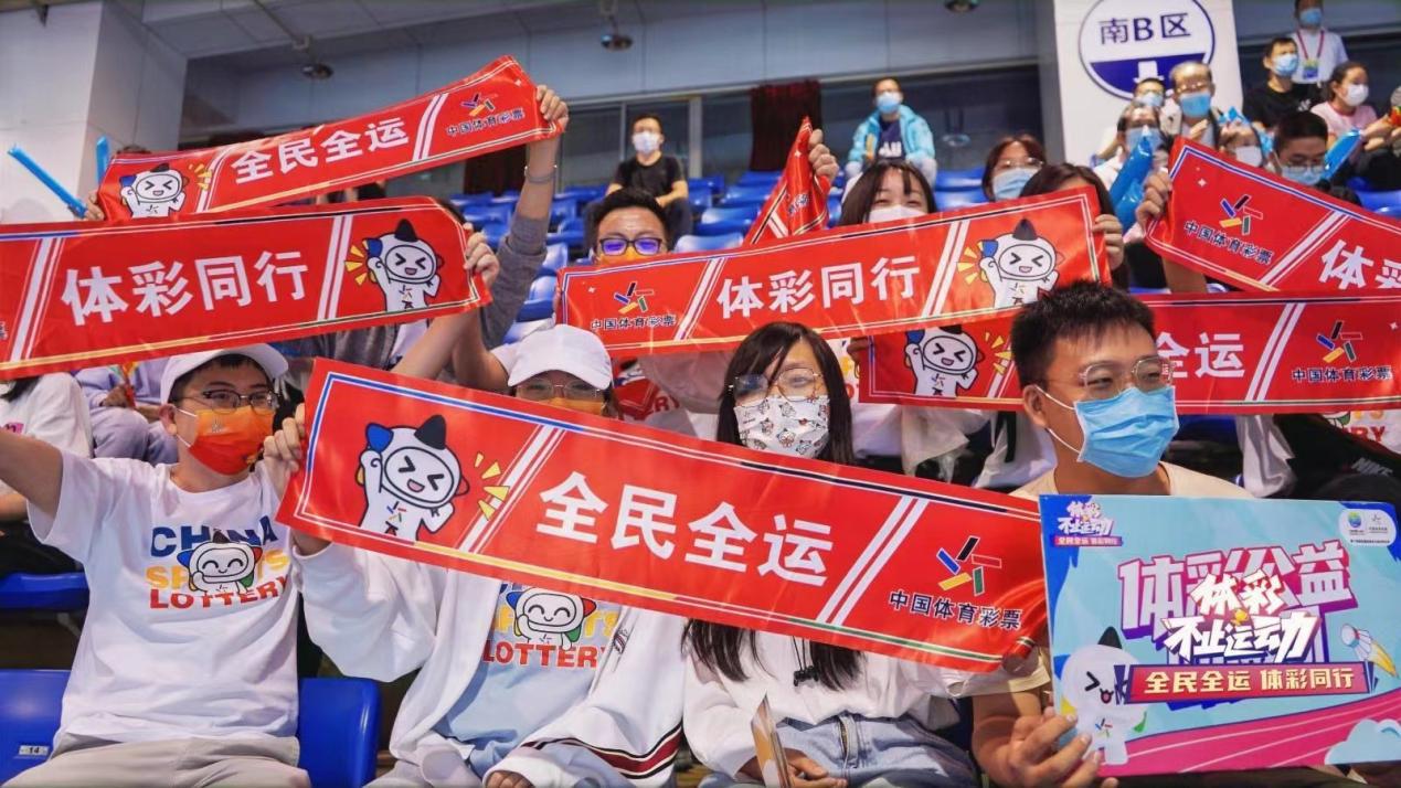 图片包含 建筑, 男人, 卡车, 玩具

描述已自动生成