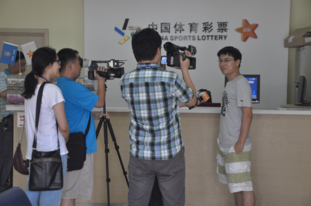 体彩大乐透1000万助阵世界杯冠军赛2_副本.jpg