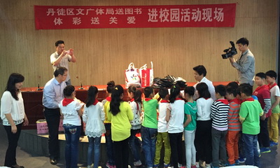 公益体彩 乐透生活   镇江丹徒体彩开展送关爱进校园活动照片1.jpg