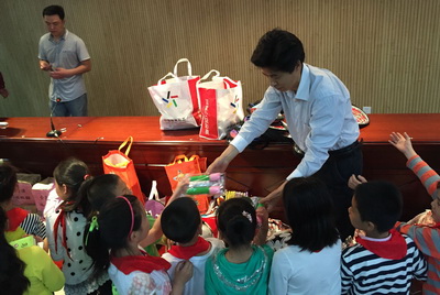 公益体彩 乐透生活   镇江丹徒体彩开展送关爱进校园活动照片2.jpg