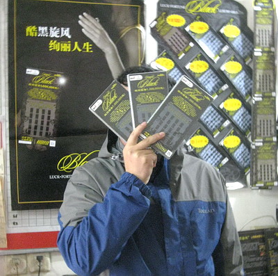 即开体彩”黑旋风“火爆全城 淮安彩民刮到手软 (1).jpg