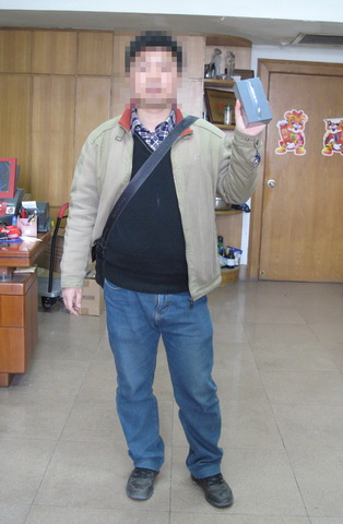 ”黑旋风“中奖不断 又有两位无锡彩民抽中iPhone51 (2).jpg