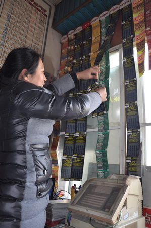 ”黑旋风“释放掘金魅力 泰州彩民刮彩中奖乐不停 (3).jpg