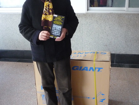 最酷”黑旋风“席卷龙城 常州彩民乐享酷车好礼合照.jpg