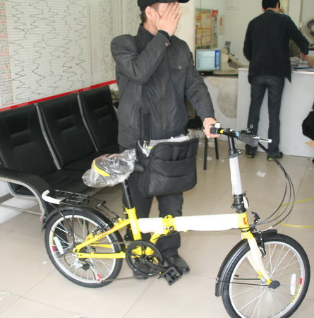 黑旋风旋出精彩 无锡彩民自行车、手机好礼不断 (1).jpg