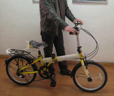 ”黑旋风“第二波来袭 镇江彩民单车好礼送侄女2.jpg