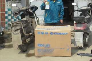 黑旋风引领中奖潮流 浦口司机刮中千元骑走单车.jpg