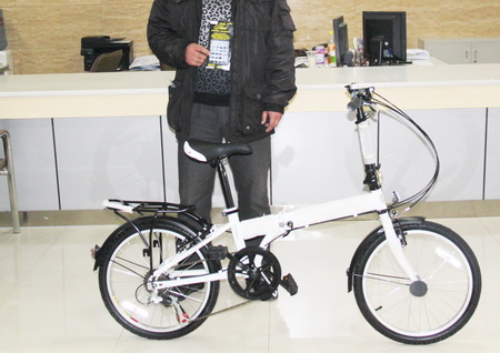 体验”黑旋风“领回单车 宿迁彩民享受绿色骑游2.jpg