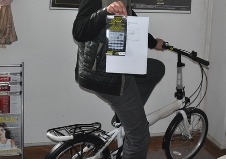 黑旋风与春天有个约会 苏州俊男美女扮靓捷安特2.jpg