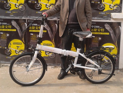 连云港彩民玩转”黑旋风“ 奖金、自行车送不停李先生.jpg