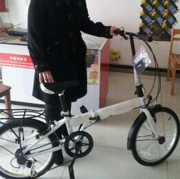 连云港彩民玩转”黑旋风“ 奖金、自行车送不停2.jpg