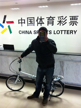 一年没刮即开 初次邂逅”黑旋风“收获双重惊喜冯.jpg