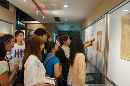 参观博物馆a.jpg