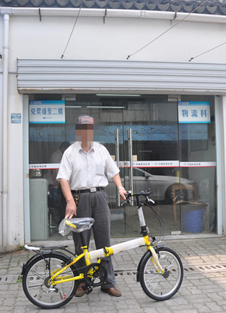 老当益壮有所乐 苏州老爹喜得”顶呱刮拍客大赛“自行车_副本a.jpg