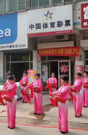 ”7位数“奖池高企 连云港彩民喜中500万特等奖 (1).jpg