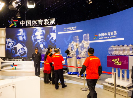 镇江彩民赴北京见证开奖 观摩团零距离直击现场.jpg