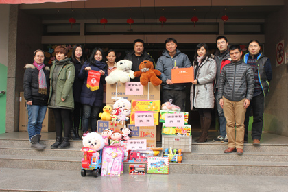 ”南京体彩&bull;爱心大巴“重返南京市社会儿童福利院 (1).JPG