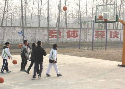 爱心零距离，我们在行动&mdash;&mdash;-快乐操场走进连云港 (1).jpg