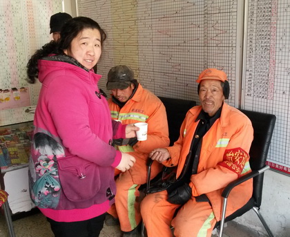 连云港市开展爱心暖冬活动 公益体彩传递正能量 (1).jpg