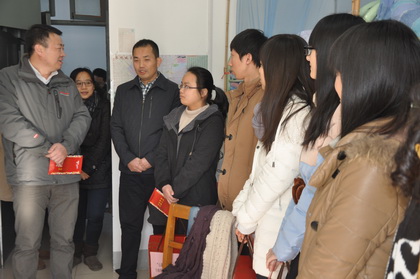 心愿六选一 苏州体彩开展关爱留守大学生活动2.jpg