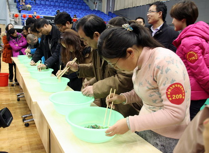 传递绿色运动新理念 无锡市体彩体育健身闹元宵 (2).jpg