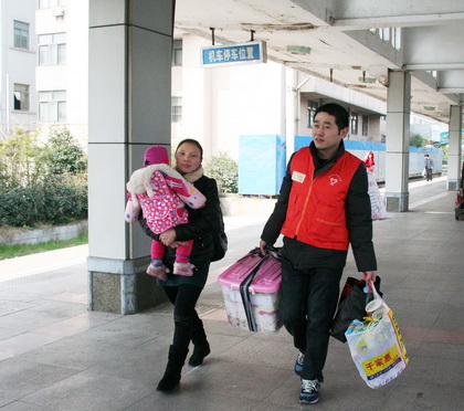 无锡体彩开展志愿者活动 用实际行动传递雷锋精神 (2).jpg