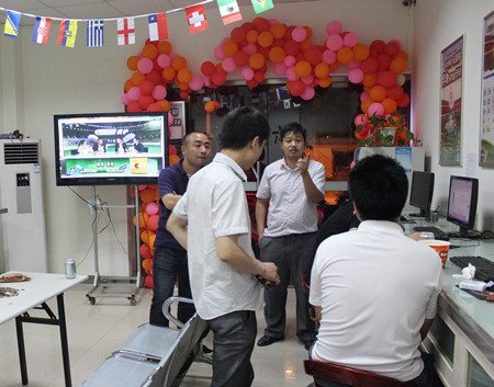 奔驰smart得主相继诞生 体彩旗舰店人气爆棚_副本.jpg