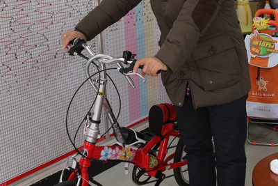 心想事成，南京彩民收获”四季来财“自行车.jpg