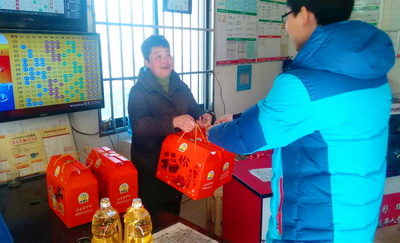 新春送温暖  无锡体彩中心为全市站点发放春节慰问品.jpg