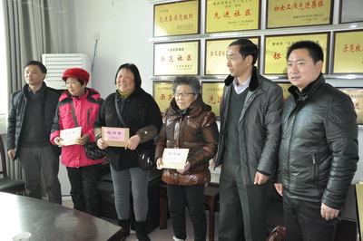 泰州体彩”情暖社区“ 春节前夕走访慰问贫困户 (1).jpg