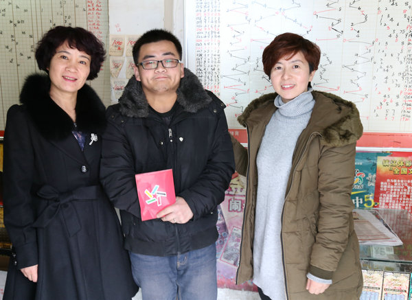 节前送温暖  镇江体彩慰问困难销售员照片4_副本.JPG