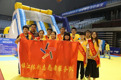 镇江体彩开启乐透之旅 销售员彩民共享亲子时光 (1).jpg