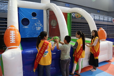 镇江体彩开启乐透之旅 销售员彩民共享亲子时光 (4).jpg