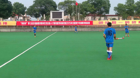 2、体彩杯“ 2015年全国青少年曲棍球锦标赛在镇江扬中火热开赛照片.jpg