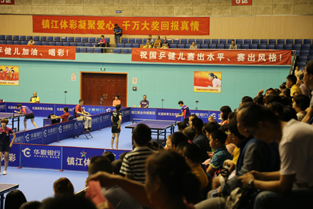 4.为国乒健儿加油 镇江体彩助力”2015国家乒乓球比赛争位赛“照片.jpg