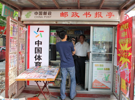 扬州彩民喜中超级大乐透881万大奖     (1).jpg