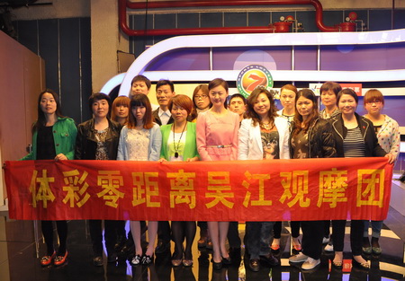 阳光下的开奖  吴江体彩观摩团见证7位数开奖.jpg