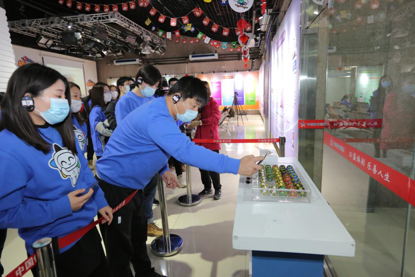 (体彩大乐透退役摇奖球展示)